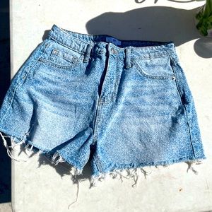 I’m selling these BP. High waisted Mom shorts. Size 28, meadow floral indigo.
